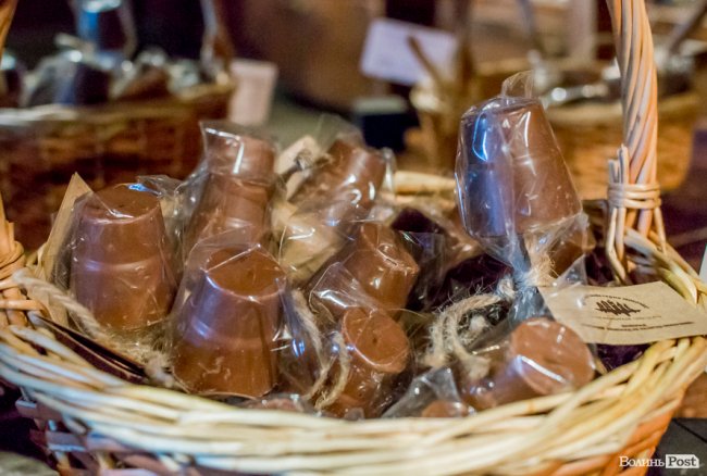 «Камасутра», пістолети і картини: найоригінальніші вироби з шоколаду у Луцьку. ФОТО