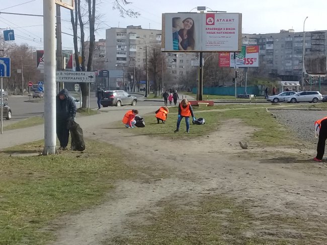 Весняна толока: працівники «ПортCitу» і «Там Таму» вийшли на суботник. ФОТО