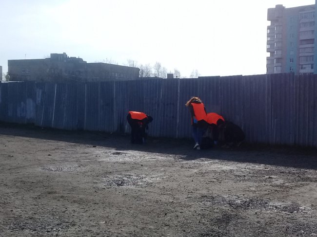 Весняна толока: працівники «ПортCitу» і «Там Таму» вийшли на суботник. ФОТО