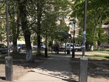 У центрі Луцька демонтували альтанку. ВІДЕО