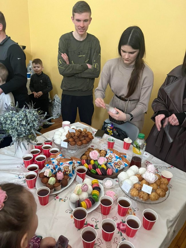 У волинському ліцеї на ярмарку зібрали понад 71 тисячу гривень для ЗСУ. ФОТО