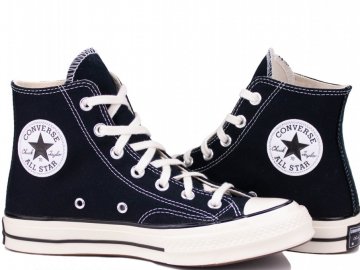 Стиль і Комфорт в офісі з Converse