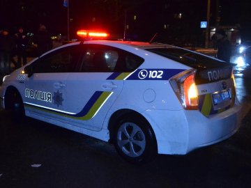 У Луцьку п`яний водій мало не наїхав на подружню пару, що гуляла на площі