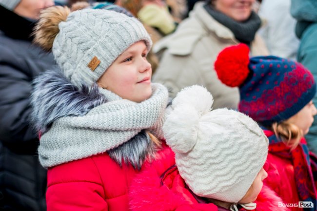 У Луцьку урочисто засвітили головну ялинку міста. ФОТО