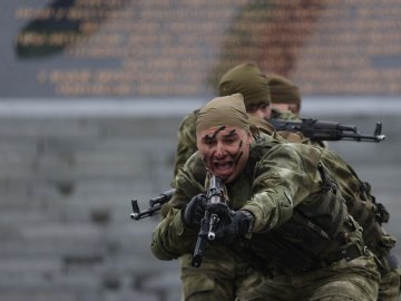 Мало не підстрелили товариша: білоруські прикордонники зганьбилися, збиваючи український дрон. ВІДЕО