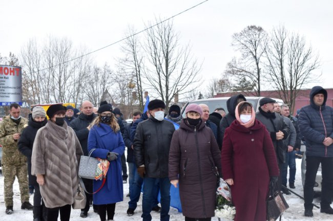Лучани вшанували пам’ять Героїв Крут. ФОТО