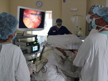 Вперше на Волині пацієнтці зробили надскладну операцію на нирці без єдиного розрізу