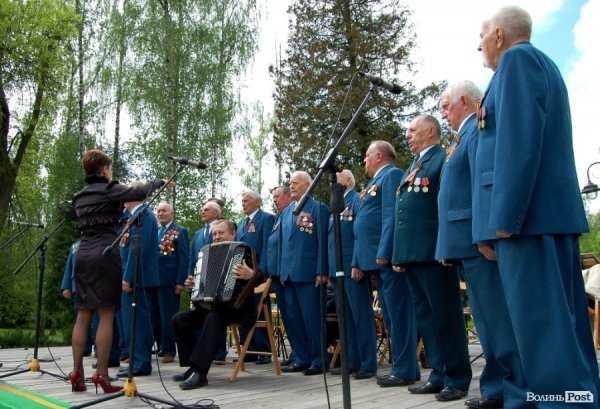 Як у Луцьку їли кашу і співали фронтових пісень