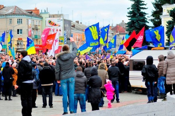 Віче на луцькому Майдані. ФОТО