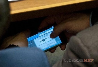 Регіонал на засіданні Ради вибирав собі автомат. ФОТО