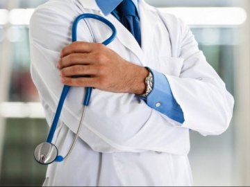 У Кабміні пояснили, чому деякі українські медики не отримали потрійної доплати до зарплати