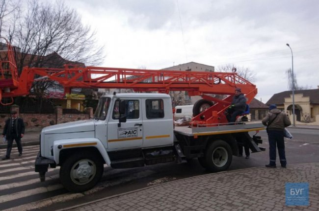 Для Володимира купили новий сміттєвоз та автовишку