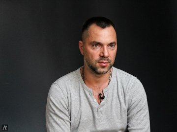 Україна не розриватиме економічні зв'язки з Білоруссю, – Арестович