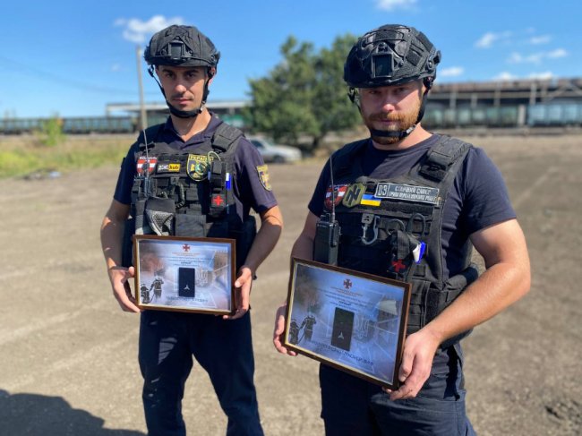 Волинським піротехнікам, які розміновують Донеччину, вручили нагороди та присвоїли звання. ФОТО
