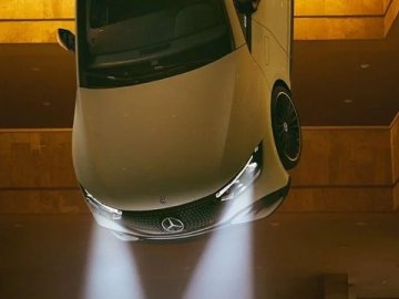 Mercedes зняв рекламу у Києві. ВІДЕО