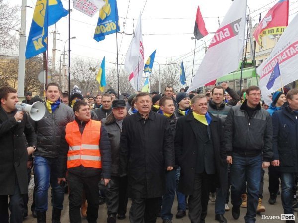 Майдан у Луцьку: Віче і хода на ДПЗ. ФОТО