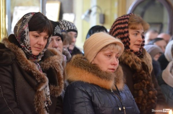 Лучани провели в останню путь бійця, що загинув під Іловайськом. ФОТО