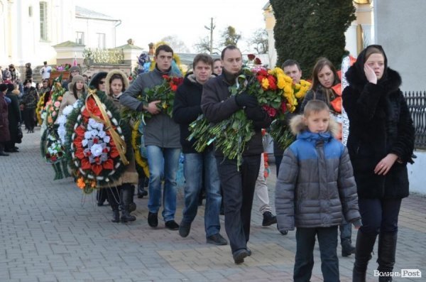 Лучани провели в останню путь бійця, що загинув під Іловайськом. ФОТО