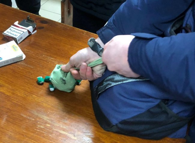На Волині арештували жителя Кривого Рогу, підозрюваного у наркозлочинах. ФОТО