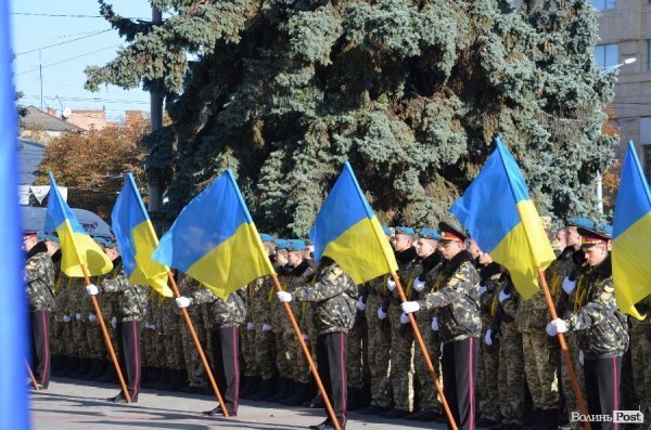 Сотні ліцеїстів склали присягу на головній площі Луцька. ФОТО