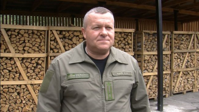 У громаді на Волині всі школи та дитсадки опалюватимуть дровами і торфобрикетом