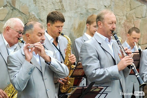Біля Луцькради підняли Державний Прапор. ФОТО