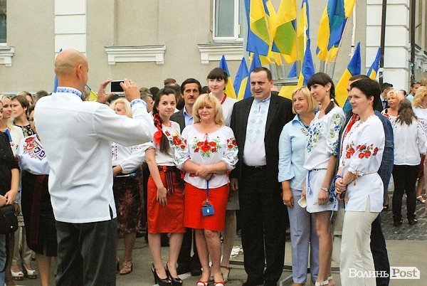 Біля Луцькради підняли Державний Прапор. ФОТО