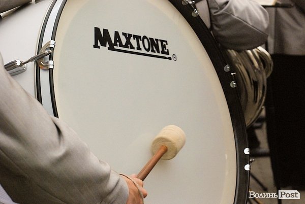 Біля Луцькради підняли Державний Прапор. ФОТО