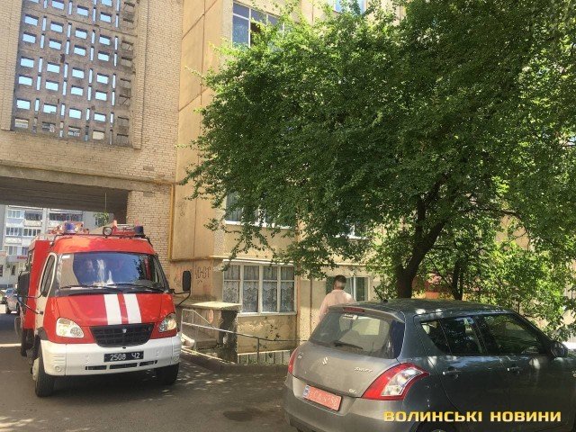 У Луцьку сталася пожежа у багатоповерховому будинку