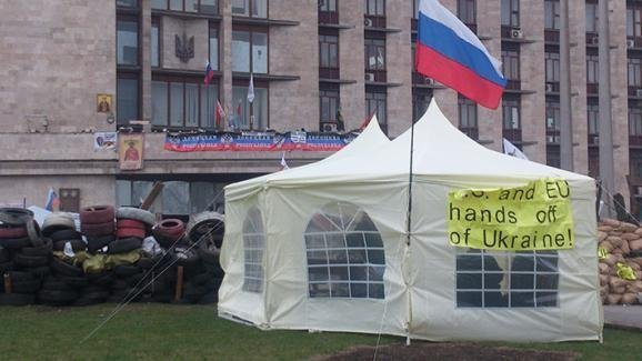 Донецькі сепаратисти укріплюють барикади. ФОТО