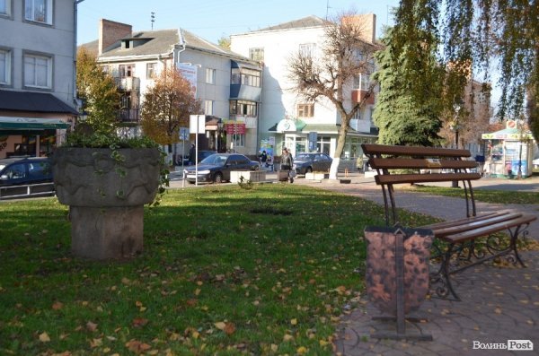 У центрі Луцька озеленили сквер. ФОТО