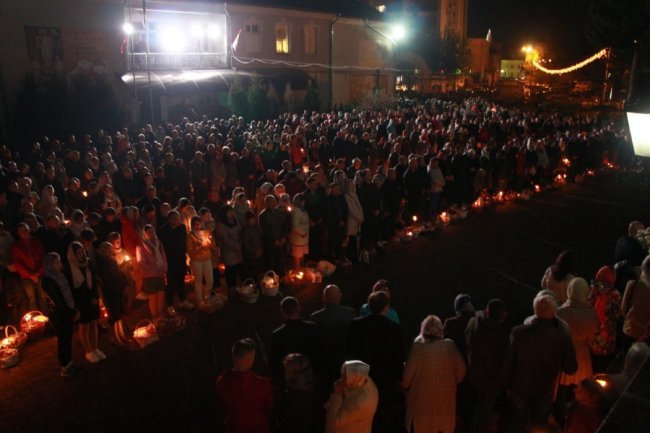 Великодня ніч у кафедральному соборі Луцька. ФОТОРЕПОРТАЖ