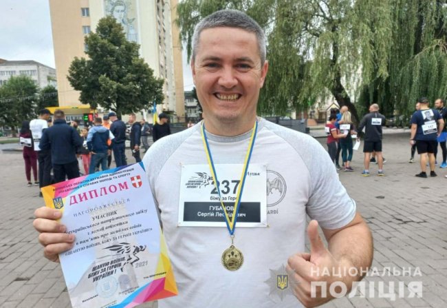 Волинські поліцейські бігли на честь загиблих воїнів. ФОТО