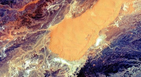 На супутникових знімках мальовничі куточки Землі зачаровують красою. ФОТО