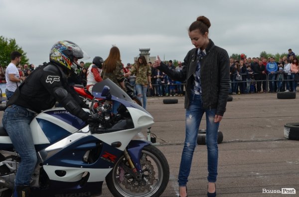 Поблизу Луцька відбулись показові заїзди мотоциклістів. ФОТО