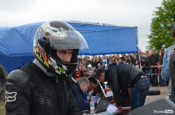 Поблизу Луцька відбулись показові заїзди мотоциклістів. ФОТО