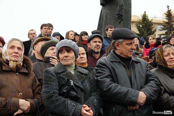 У центрі Луцька - мітинг опозиції. ФОТО. ОНОВЛЕНО