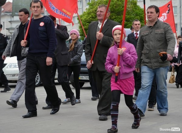 Святкувати «пєрвамай» в Луцьк приїхали комуністи з «Таїланду, Сінгапуру і Бермудів». ФОТО