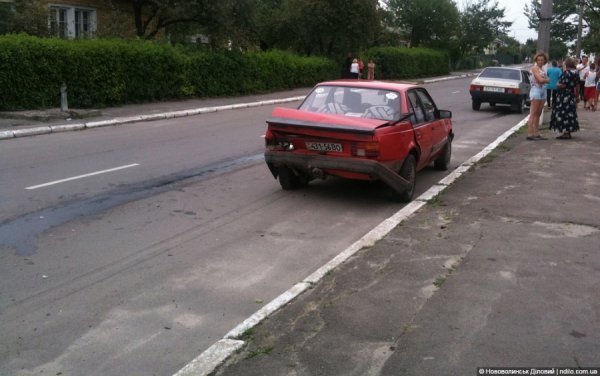 Аварія на Волині: п'яний водій скерував авто в припарковану машину. ФОТО