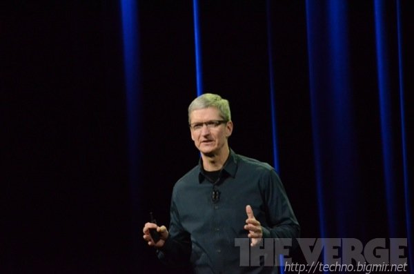 Генеральний директр Apple Тім Кук на презентації iPad 3