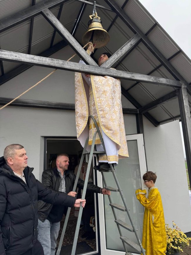 У селищі на Волині освятили пам'ятний дзвін на честь загиблих воїнів. ФОТО