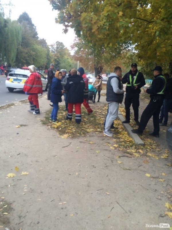«П'яна» аварія в Луцьку: авто знесло паркан