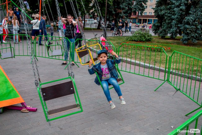 Яскраво, повітряно, незабутньо: фінальний день фестивалю «Aerosfera» у Луцьку. ФОТО