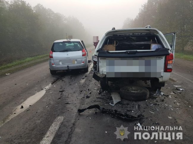 На Волині 23-річна дівчина за кермом Renault зіткнулась із Mitsubishi. ФОТО