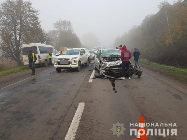 На Волині 23-річна дівчина за кермом Renault зіткнулась із Mitsubishi. ФОТО