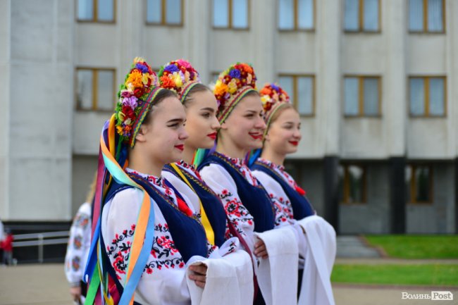 Працівники Волинської ОДА вбралися у вишиванки. ФОТО
