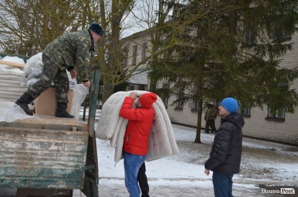 Луцькі волонтери привезли допомогу мобілізованим волинянам. ФОТО