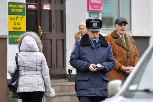 «Сидячий» пікет під прокуратурою Волині. ФОТО