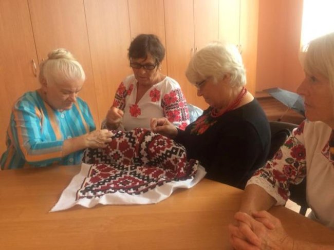 На Волині виготовили велетенську вишиванку для пам’ятника Шевченку