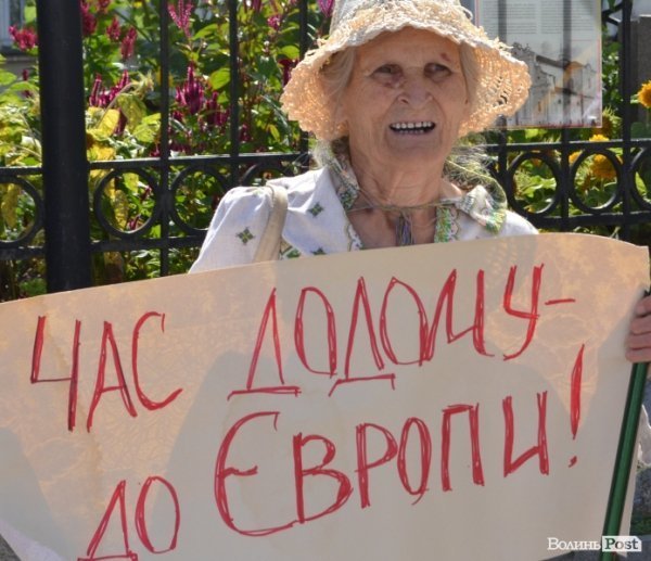 Опозиція на марші: у Луцьку влаштували протестну ходу. ФОТО 